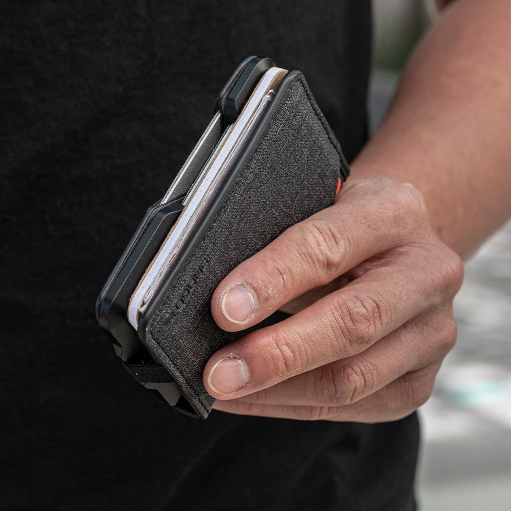 D03 Dapper Bifold Wallet