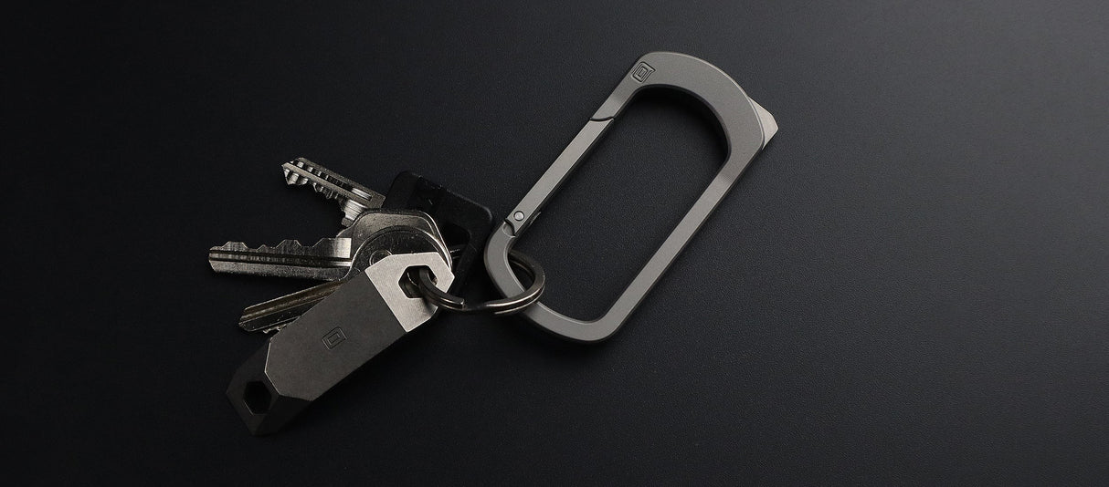 Helm Carabiner