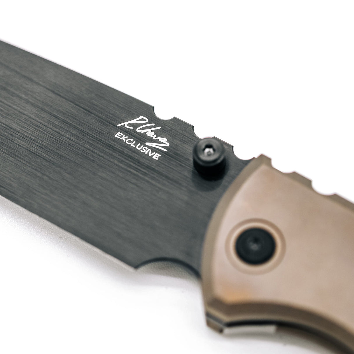 Exclusive Integral 229 Chisel Knife